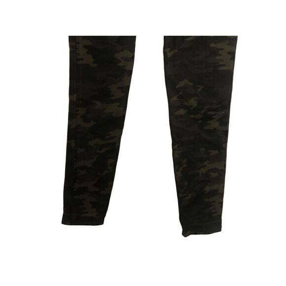 Brand New SPANX Look At Me Now Seamless Green Camo Leggings Medium - Picture 12 of 12